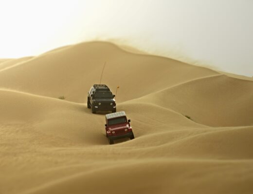 vehiculos-Jeep-4x4-en-dunas-de-arena-en-la-playa