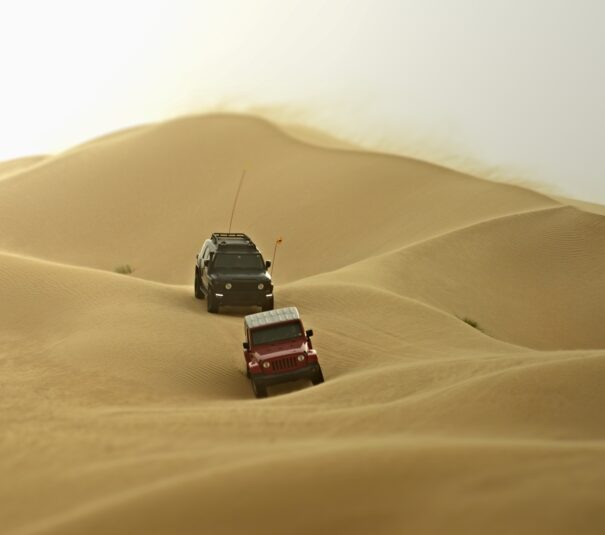 vehiculos-Jeep-4x4-en-dunas-de-arena-en-la-playa